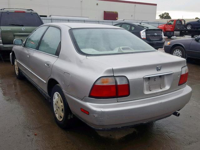 1HGCD5691TA220543 - 1996 HONDA ACCORD VAL SILVER photo 3