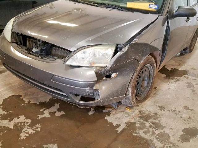 1FAFP34N65W112034 - 2005 FORD FOCUS ZX4 GRAY photo 9
