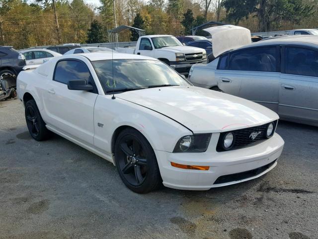 1ZVHT82H755226992 - 2005 FORD MUSTANG GT WHITE photo 1