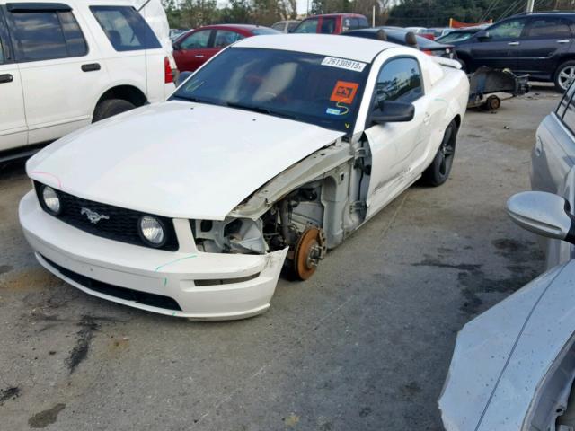 1ZVHT82H755226992 - 2005 FORD MUSTANG GT WHITE photo 9