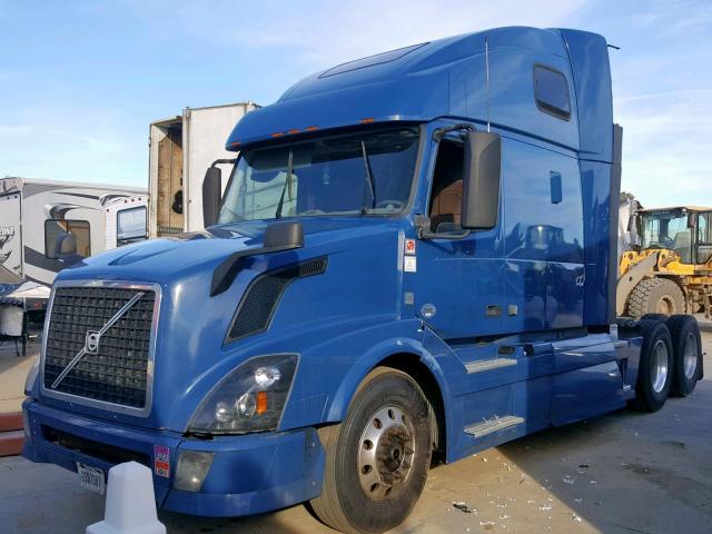 4V4NC9EJ4FN910530 - 2015 VOLVO VN VNL BLUE photo 2