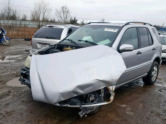 4JGAB54E52A339749 - 2002 MERCEDES-BENZ ML 320 SILVER photo 2