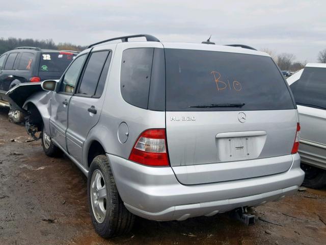 4JGAB54E52A339749 - 2002 MERCEDES-BENZ ML 320 SILVER photo 3