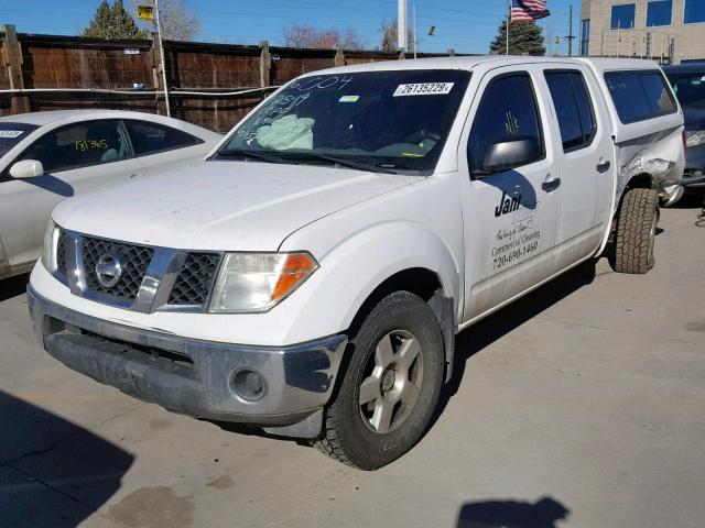 1N6AD09W98C421562 - 2008 NISSAN FRONTIER C WHITE photo 2