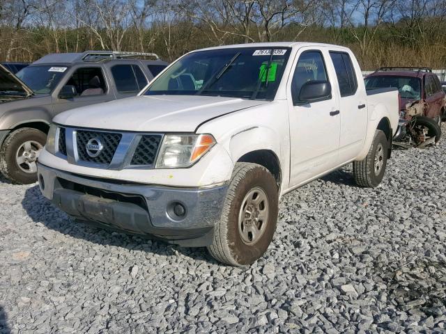 1N6AD07W98C423220 - 2008 NISSAN FRONTIER C WHITE photo 2