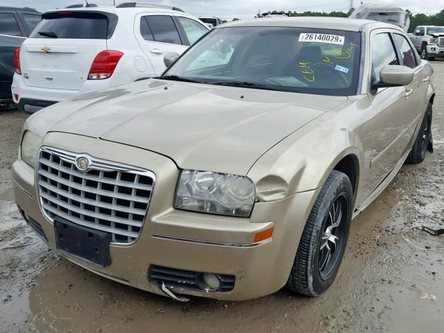 2C3KA53GX6H352121 - 2006 CHRYSLER 300 TOURIN BEIGE photo 2