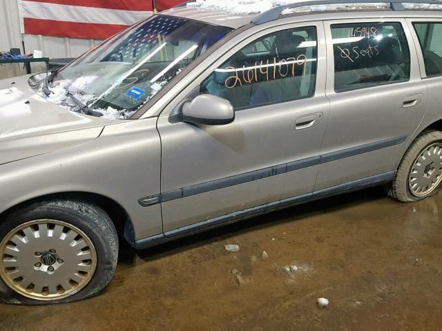 YV1SW58D711021445 - 2001 VOLVO V70 2.4T BEIGE photo 9