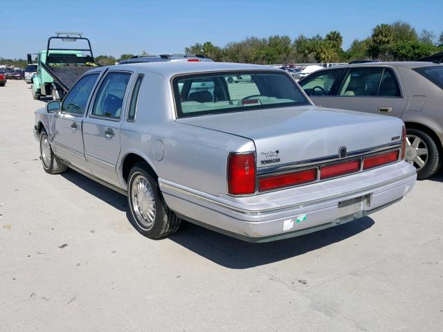 1LNLM82W7VY689590 - 1997 LINCOLN TOWN CAR SILVER photo 3