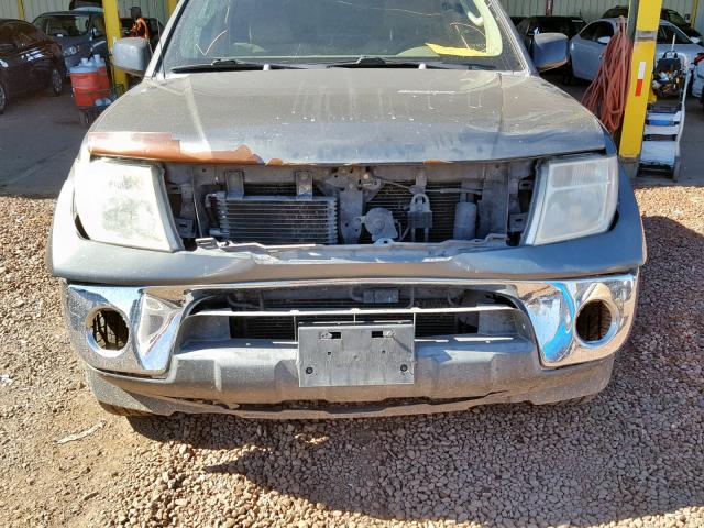 1N6AD07W15C423370 - 2005 NISSAN FRONTIER C GRAY photo 9