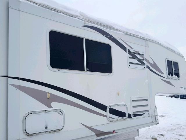 A1000SLRX12505 - 2011 TRAV TRK CAMPER CREAM photo 4