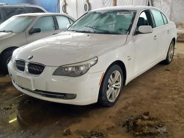 WBANV13509C152910 - 2009 BMW 528 XI WHITE photo 2