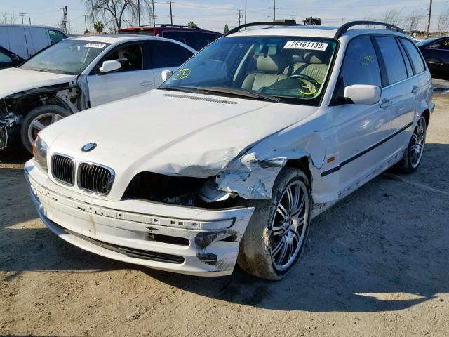 WBAAW33401ET41595 - 2001 BMW 325 IT WHITE photo 2