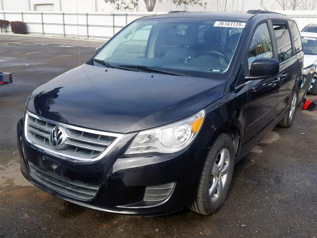 2V4RW3DG5BR695377 - 2011 VOLKSWAGEN ROUTAN SE BLACK photo 2