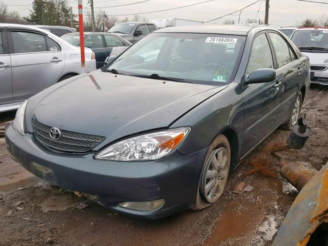 4T1BE30K43U720973 - 2003 TOYOTA CAMRY LE GREEN photo 2