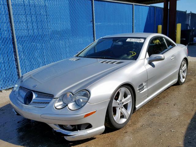 WDBSK75F45F091026 - 2005 MERCEDES-BENZ SL 500 SILVER photo 2