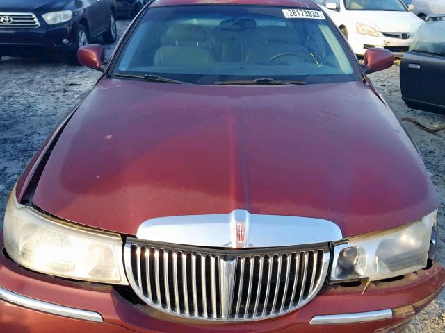 1LNFM83WXWY716732 - 1998 LINCOLN TOWN CAR C MAROON photo 7