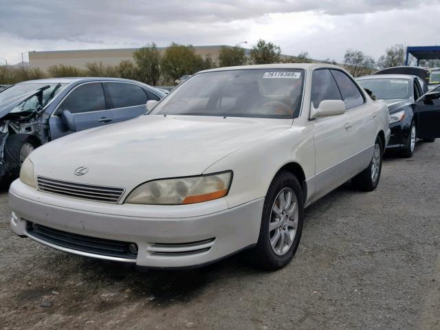 JT8VK13T9N0040112 - 1992 LEXUS ES 300 WHITE photo 2