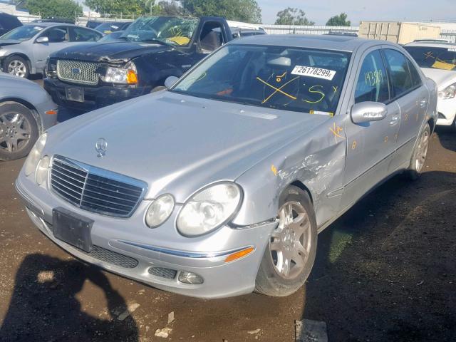 WDBUF65J15A718046 - 2005 MERCEDES-BENZ E 320 SILVER photo 2