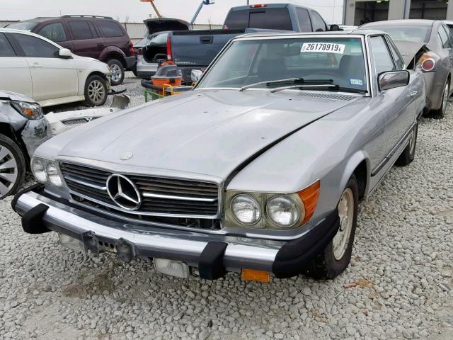 WDB10704210012008 - 1982 MERCEDES-BENZ 280SL SILVER photo 2