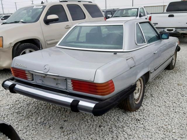 WDB10704210012008 - 1982 MERCEDES-BENZ 280SL SILVER photo 4