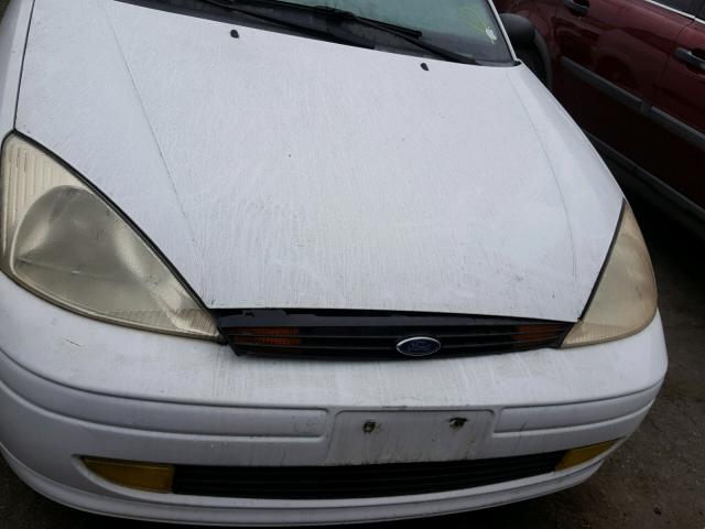 3FAFP31331R166746 - 2001 FORD FOCUS ZX3 WHITE photo 9