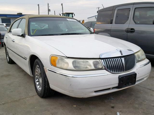 1LNHM83W8YY913992 - 2000 LINCOLN TOWN CAR C WHITE photo 1