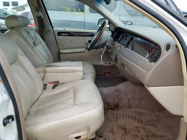 1LNHM83W8YY913992 - 2000 LINCOLN TOWN CAR C WHITE photo 5