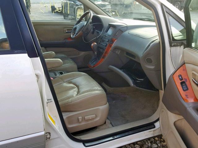 JTJHF10U010199818 - 2001 LEXUS RX 300 WHITE photo 5