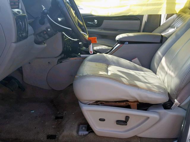 1GKDS13S372219536 - 2007 GMC ENVOY WHITE photo 5