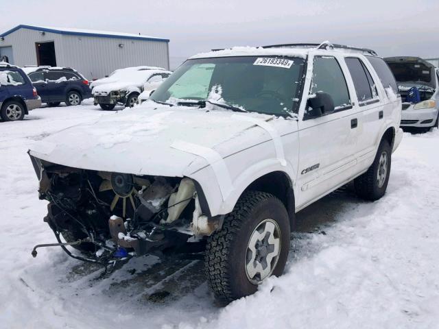 1GNDT13W72K222435 - 2002 CHEVROLET BLAZER WHITE photo 2