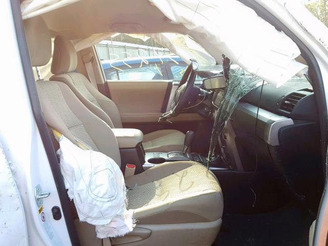 JTEBU5JR4G5281378 - 2016 TOYOTA 4RUNNER SR WHITE photo 5