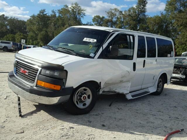 1GJHG35U471170533 - 2007 GMC SAVANA G35 WHITE photo 2