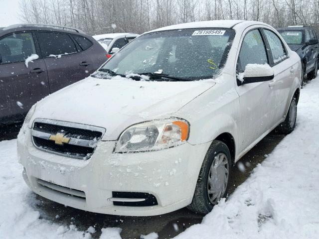 KL1TD5DE1AB082435 - 2010 CHEVROLET AVEO LS WHITE photo 2