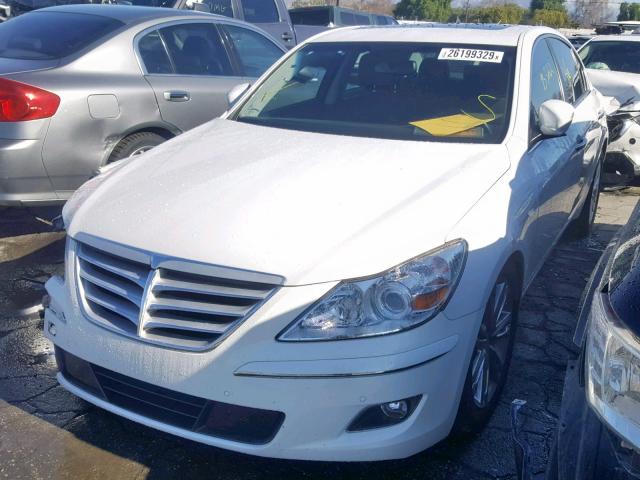 KMHGC4DF0BU135210 - 2011 HYUNDAI GENESIS 4. WHITE photo 2