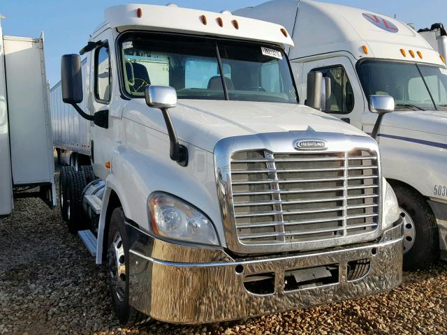 3AKJGEFG9JDJU8778 - 2018 FREIGHTLINER CASCADIA 1 WHITE photo 1