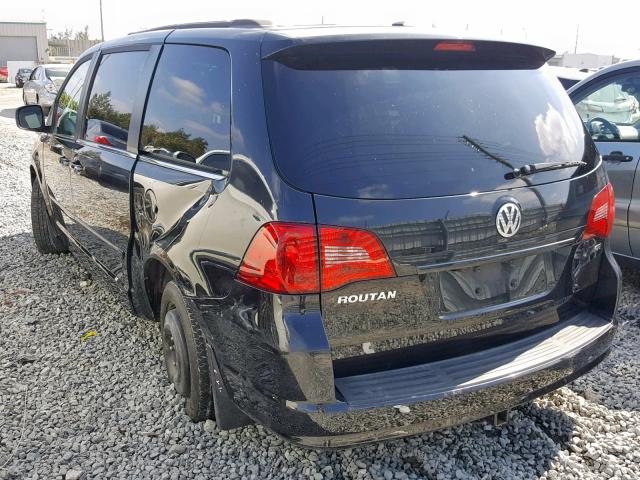 2C4RVABG2ER135356 - 2014 VOLKSWAGEN ROUTAN SE BLACK photo 3