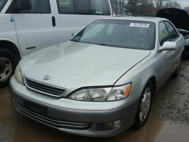 JT8BF28G2Y0265291 - 2000 LEXUS ES 300 SILVER photo 2