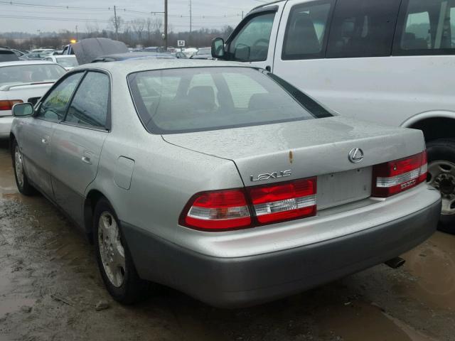 JT8BF28G2Y0265291 - 2000 LEXUS ES 300 SILVER photo 3