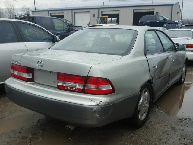 JT8BF28G2Y0265291 - 2000 LEXUS ES 300 SILVER photo 4