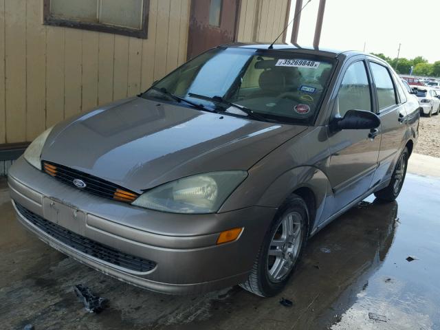 1FAFP343X4W102698 - 2004 FORD FOCUS SE C BEIGE photo 2