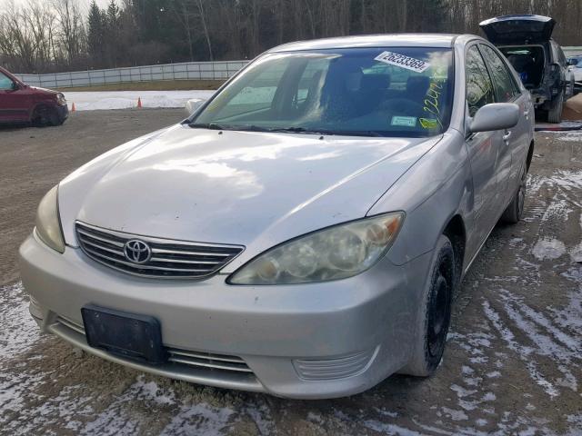 4T1BE32K05U972347 - 2005 TOYOTA CAMRY LE GRAY photo 2