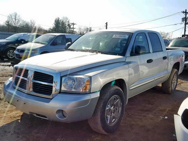 1D3HW58NX5S163899 - 2005 DODGE DAKOTA QUA GRAY photo 2