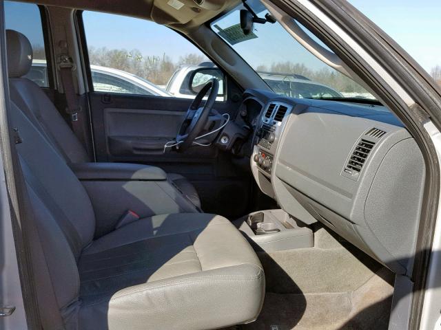 1D3HW58NX5S163899 - 2005 DODGE DAKOTA QUA GRAY photo 5