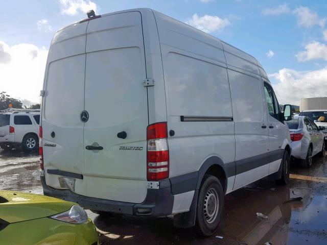 WD3PE7CC0D5781880 - 2013 MERCEDES-BENZ SPRINTER 2 WHITE photo 4