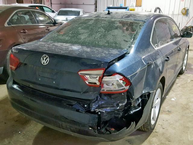 1VWBH7A35DC098527 - 2013 VOLKSWAGEN PASSAT SE BLUE photo 4