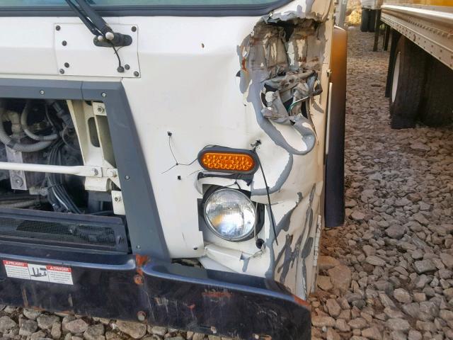 1M2AU02C4BM005936 - 2011 MACK 600 LEU600 WHITE photo 9