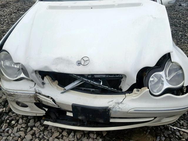 WDBRF84J55F625214 - 2005 MERCEDES-BENZ C 320 4MAT WHITE photo 7