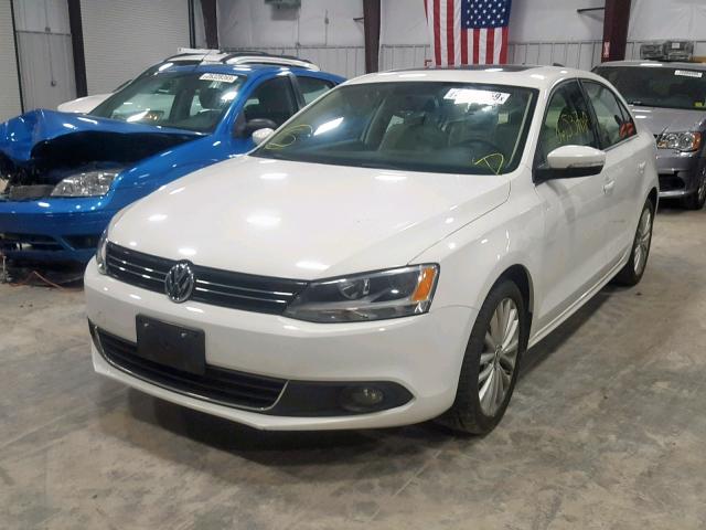 3VWLL7AJ3DM387597 - 2013 VOLKSWAGEN JETTA TDI WHITE photo 2