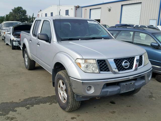 1N6AD07WX6C432604 - 2006 NISSAN FRONTIER C SILVER photo 1