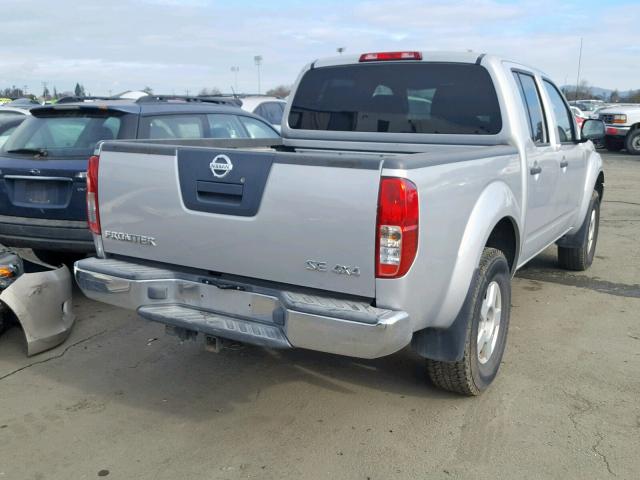 1N6AD07WX6C432604 - 2006 NISSAN FRONTIER C SILVER photo 4